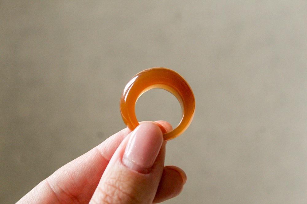 Brązowy pierścionek jesienny - obrazek 2